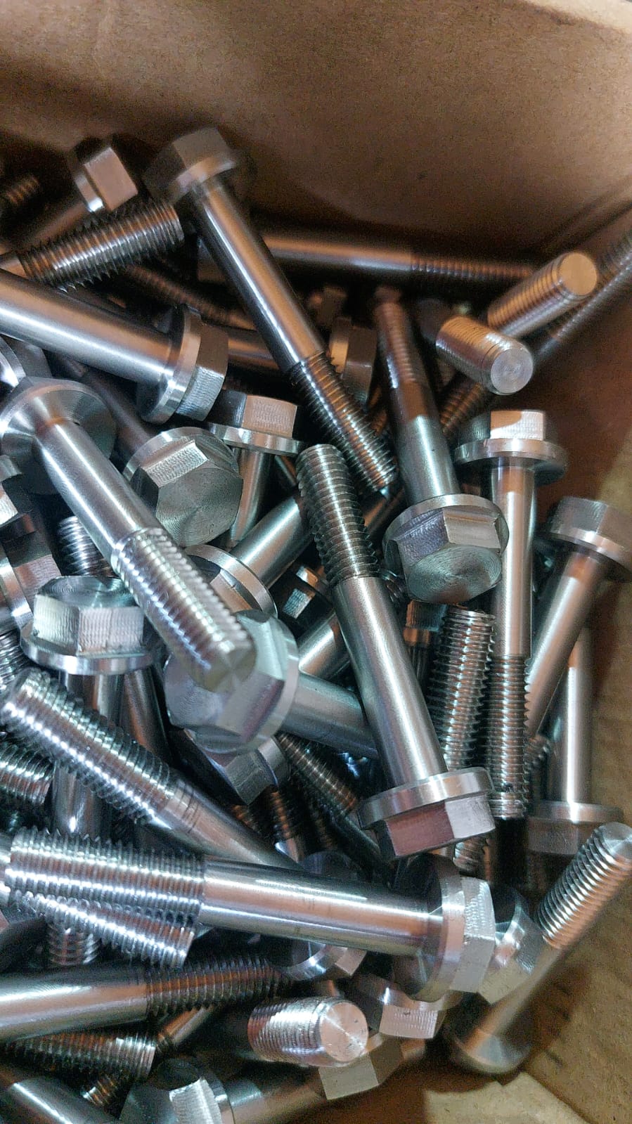 TORNILLERIA PARA MOLDES