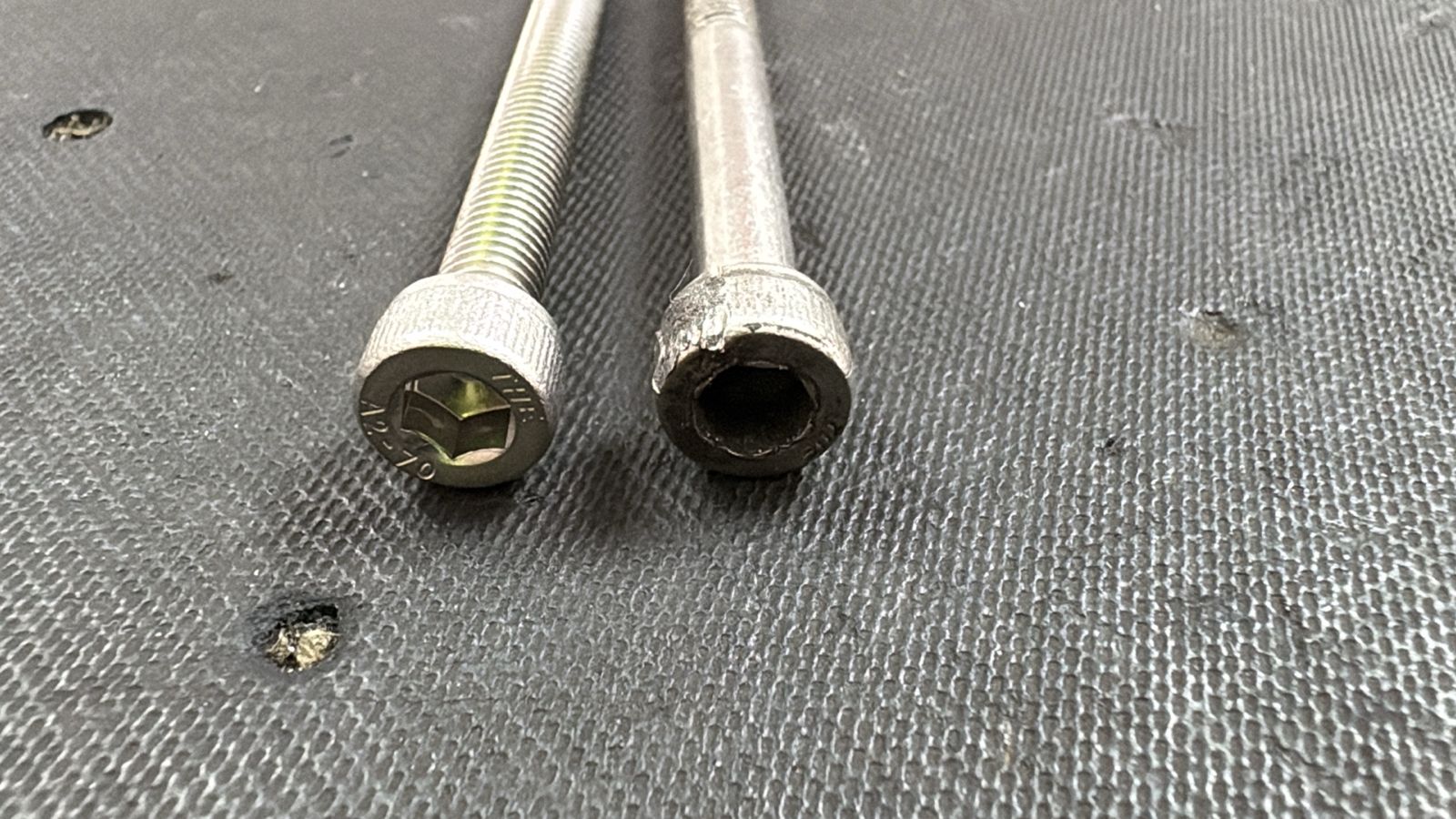 TORNILLO INOXIDABLE MESA VACIADO